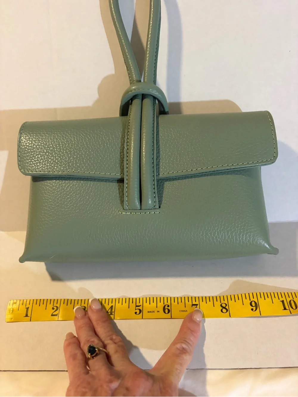Borse in Pelle Sage Green ITALY Leather Knot Wristlet Clutch Crossbody NWOT